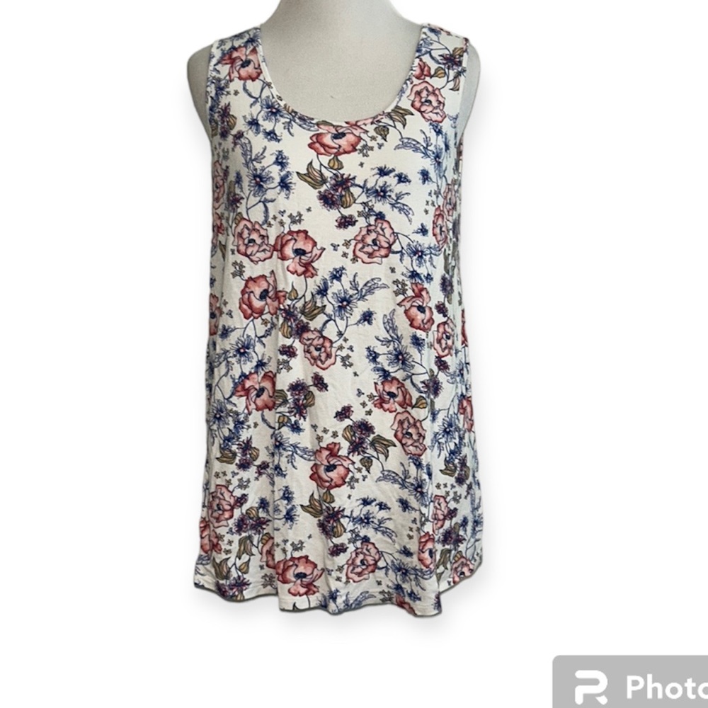 5/$30 π Olive andβ oak womenβs small floral tank top